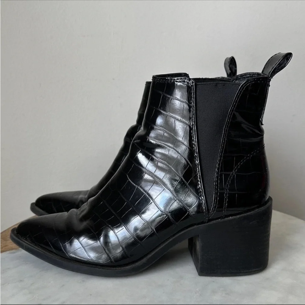 Steve Madden Audience heeled ankle boots in black crocodile texture size 7